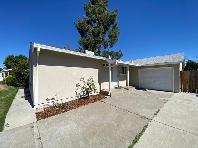 Building Photo - Renovated 3 Bed 1 Bath Home near Bradshaw and highway 50 in Rancho Cordova