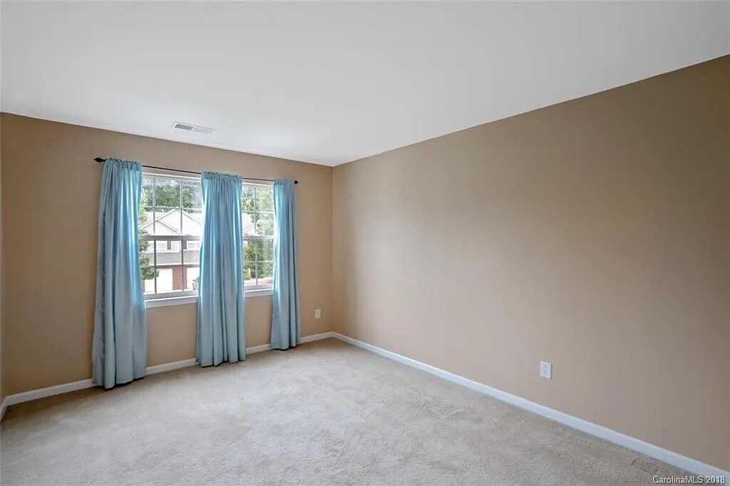 Building Photo - Room in Townhome on Stratfield Pl Cir