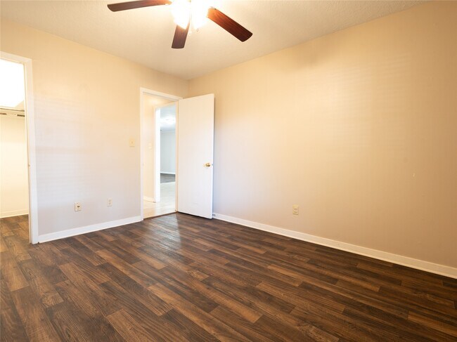 Building Photo - 2728 Encino Ave