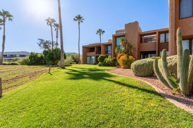 Building Photo - RESORT Style FULLY-FURNISHED Condo in Paradise Valley - 4 bedroom / 2.5 bath