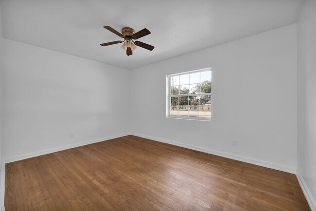 Building Photo - Stunning 3-Bedroom, 2-Bath Home in Desirable Mandarin Neighborhood!