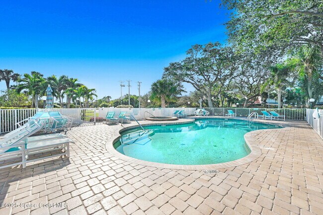 Building Photo - 8700 Ridgewood Ave