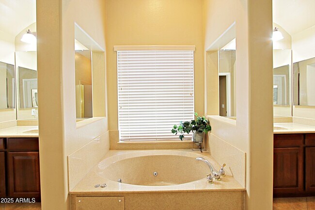 Building Photo - 18560 E Strawberry Dr