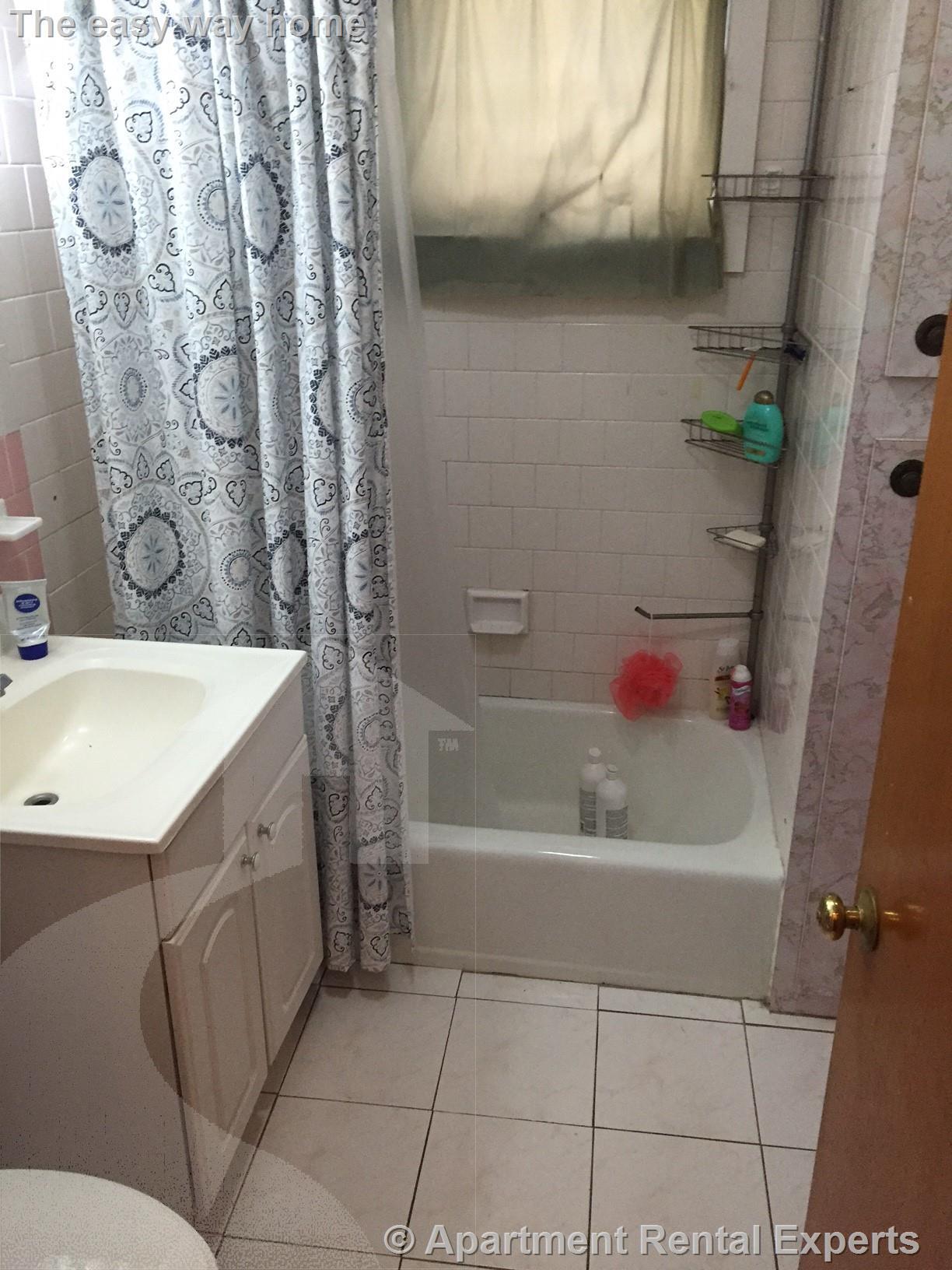 Building Photo - 10 Windsor Rd