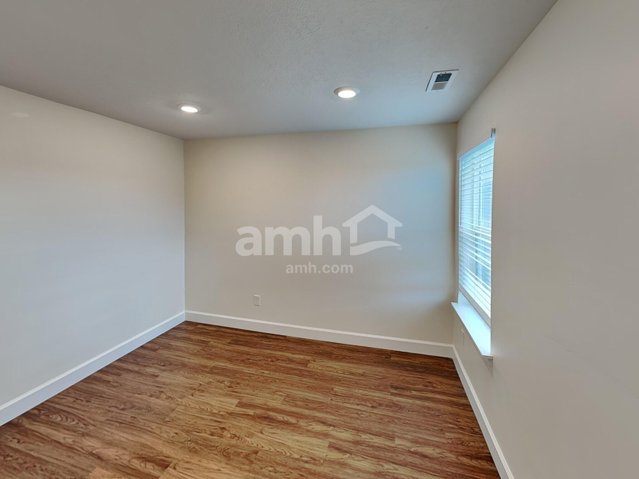 Building Photo - 2402 E Tumbleweed Rd