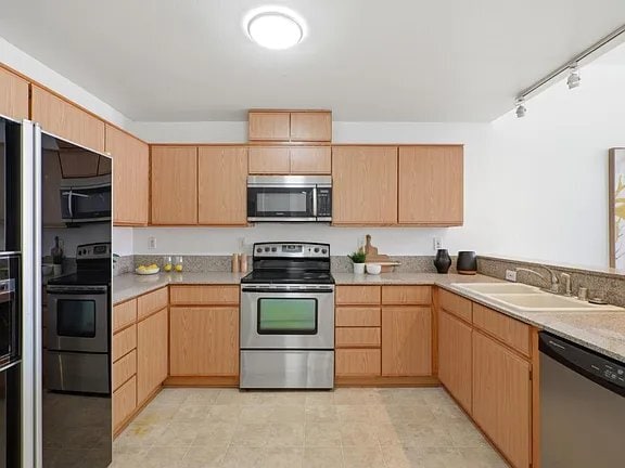 Building Photo - 952 S 11th St