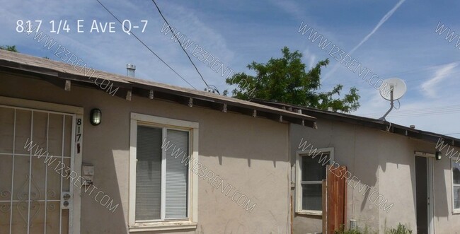 Building Photo - 817 1/4 E Ave Q-7-