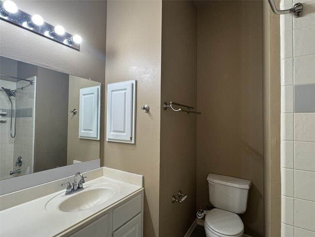 Building Photo - 9903 Edgewood Manor Ct