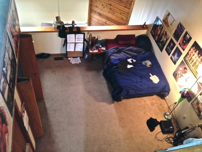 Building Photo - PRE-LEASE: 4 Bedroom 3.5 Bathroom Townhouse In Gold Run.  Walk To Campus!