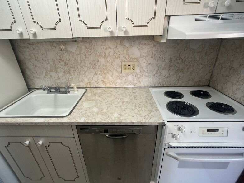 Building Photo - 123 Sewall Ave