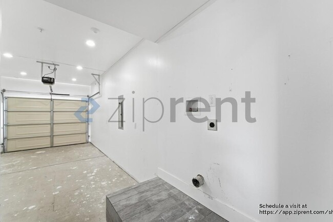 Building Photo - 4403 Jenkins Way