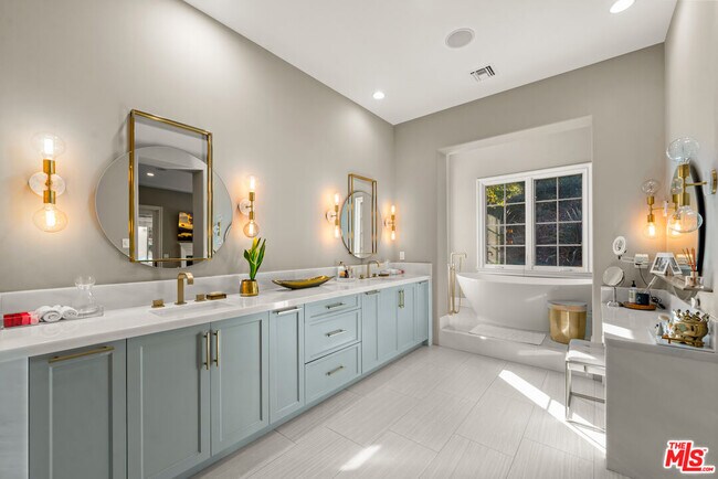 Building Photo - 25400 Prado De Las Peras