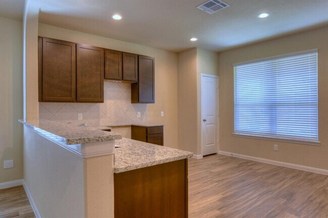 Building Photo - 3226 Buttercup Dr