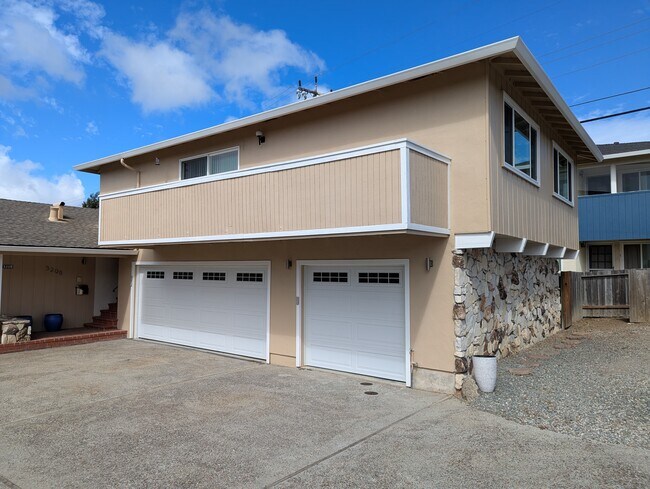 Building Photo - 3208 Countryside Dr