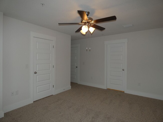 Building Photo - Beautiful New Townhome in Admiral's Quarters