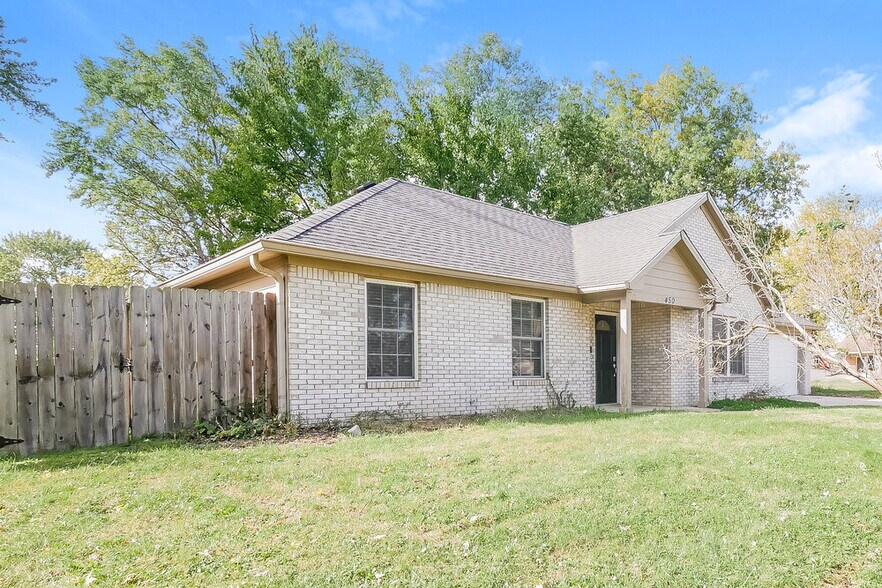 Building Photo - 450 Southgate Dr