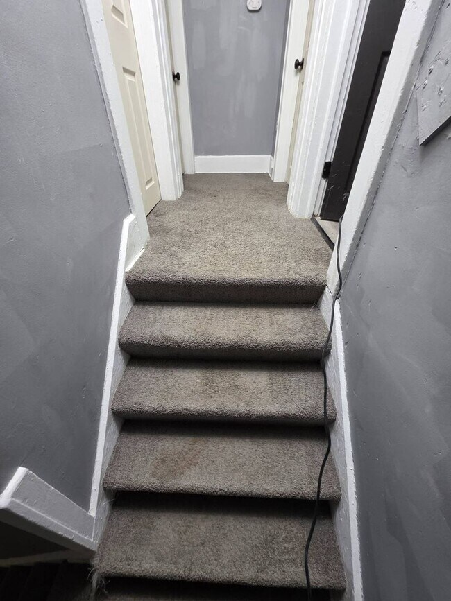 Building Photo - Charming 3-Bedroom Property in Prime Location