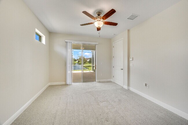 Building Photo - Loren Cove Villa