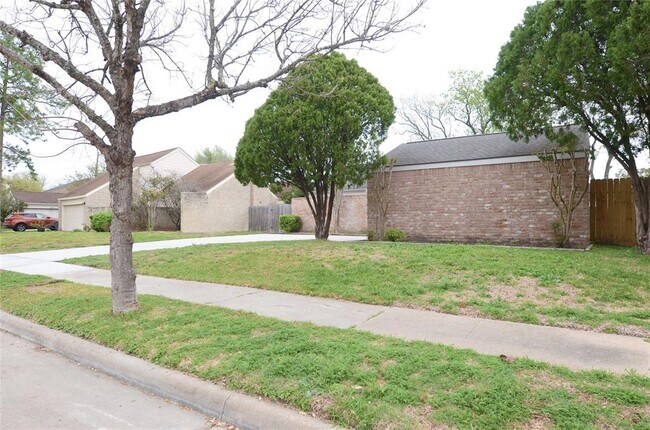 Building Photo - 2023 Woodland Springs St