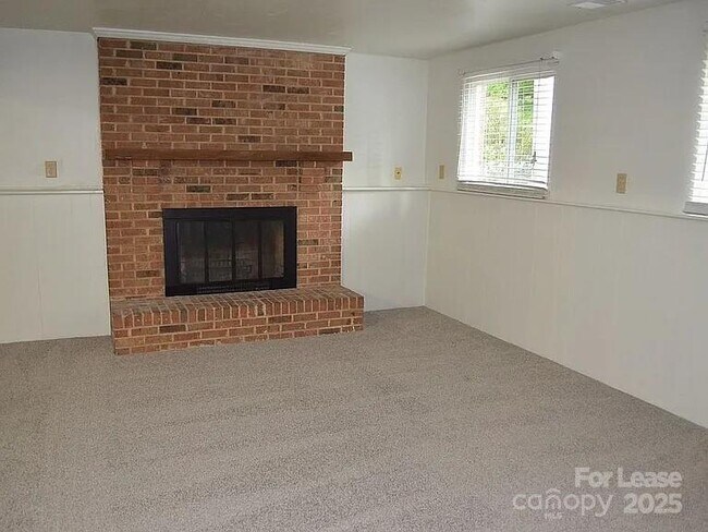 Building Photo - 634 Sweetgum Ln
