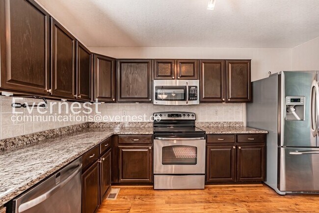 Building Photo - Spacious Home with Fenced Backyard and 2-Car Garage / 4 Bed, 3 Bath  / Voucher Accepted / Coming ...