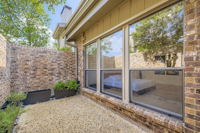 Building Photo - 12364 Montego Plaza