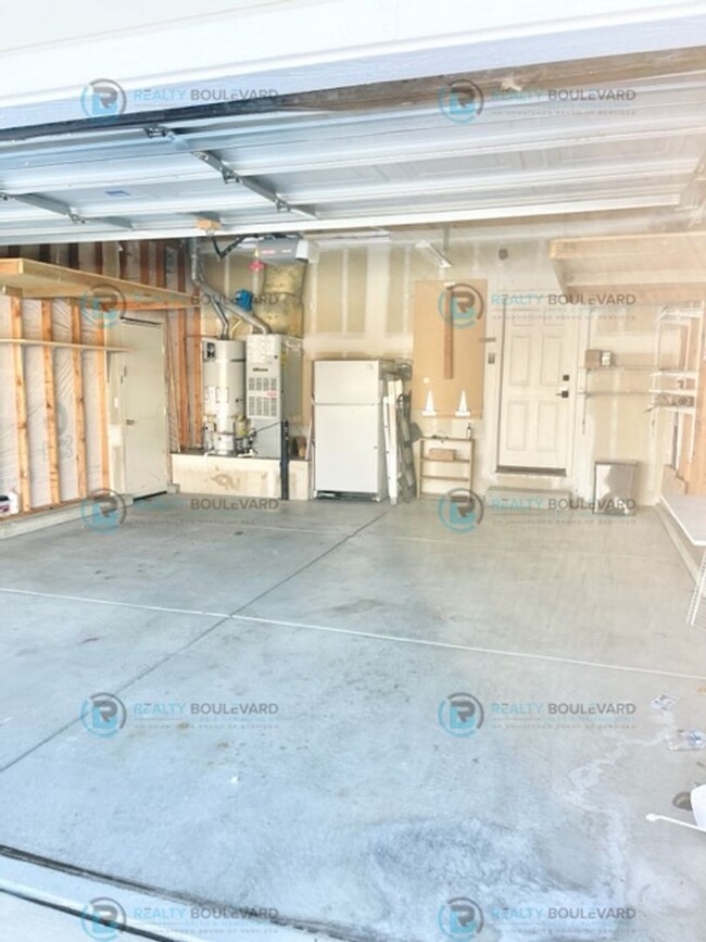Building Photo - Charming 3-Bedroom Home in Sky Vista Villa...