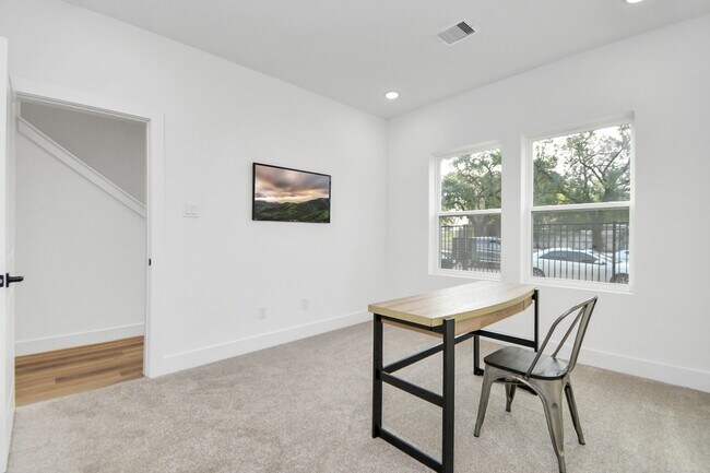 Building Photo - 4802 Elysian St
