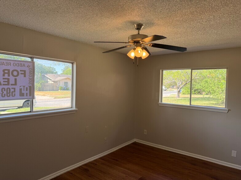 Building Photo - 4411 Jamestown Dr