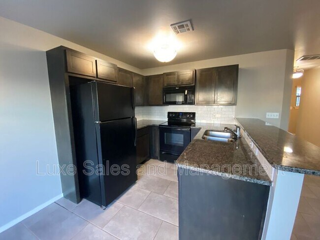 Building Photo - 6933 Mayberry Ln