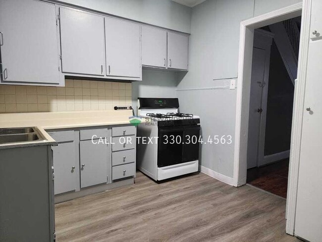 Primary Photo - 145 Rhodes Ave