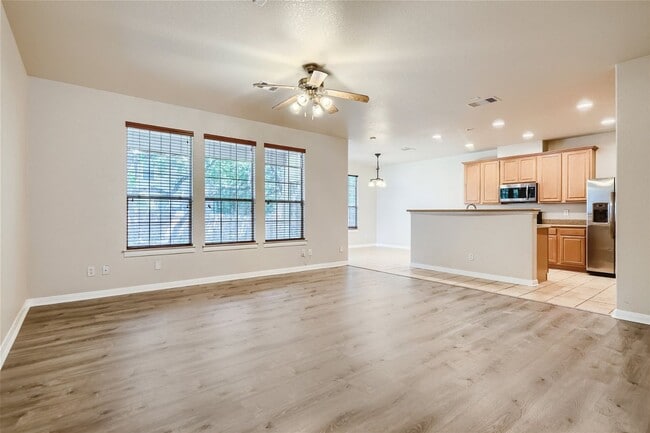 Building Photo - $500 off the first FULL month's rent