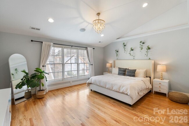 Building Photo - 425 E Tremont Ave