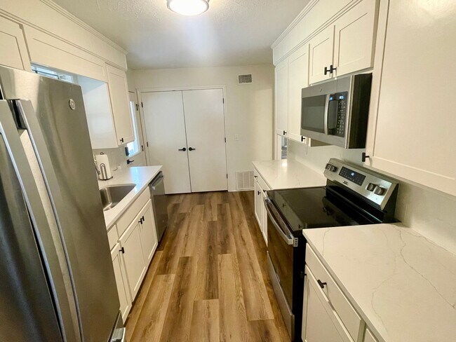Building Photo - Beautiful 3 bed, 2.5 bath home for rent in the heart of Madison!