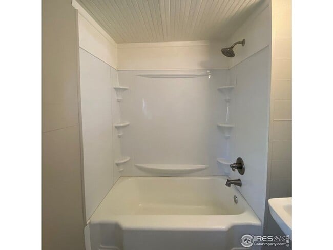 Building Photo - Cozy 1 bedroom - Available NOW!