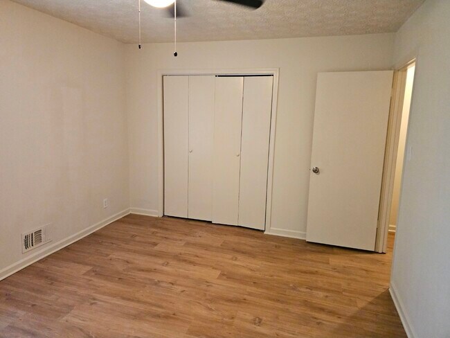 Building Photo - 490 S Jeff Davis Dr