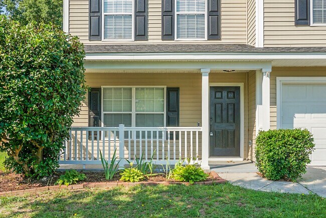 Building Photo - Spacious 2 Story, 4 BR, 2.5 BA, 2 Car Gara...