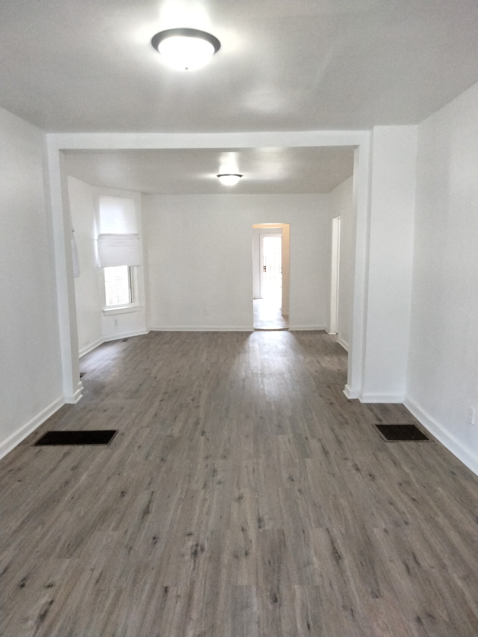 Living room & Dining room - 4203 W Maypole Ave