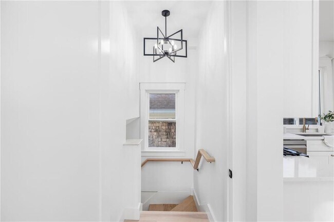 Building Photo - 7 Sheffield Ave