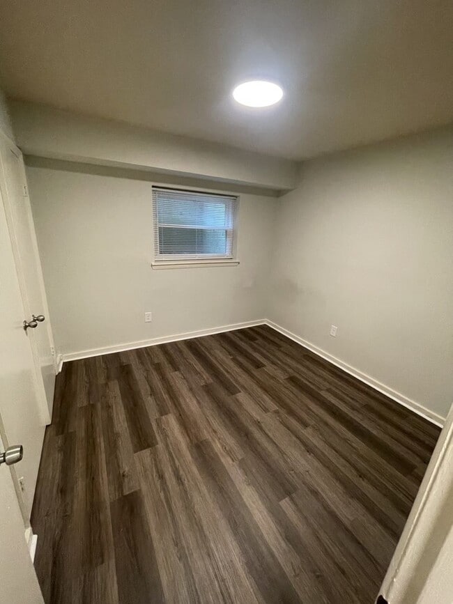 Building Photo - 3 bd 1.5 ba Condo