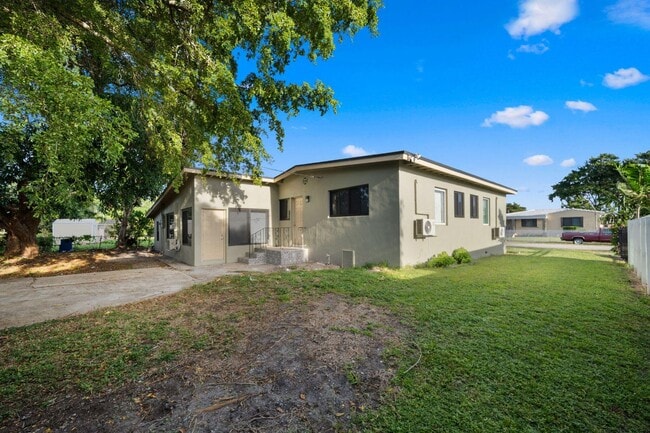 Building Photo - 1300 NW 90th St