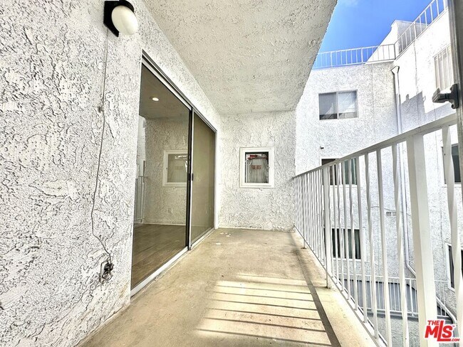 Building Photo - 1515 S Beverly Dr