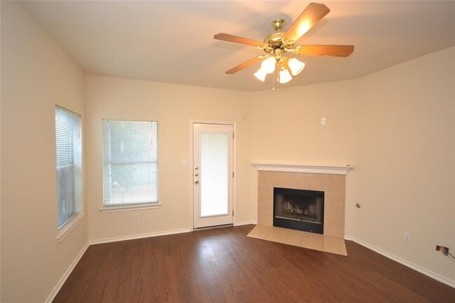 Building Photo - 716 Northcreek Dr
