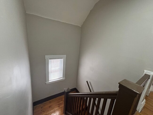 Building Photo - 4 Bedroom Park Ave House - 2 Full Baths, D...