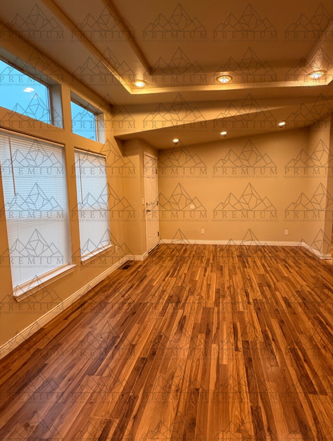 Building Photo - 3 Bedroom 2 Bathroom - Hood River