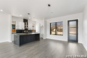 Building Photo - 302 Bank St