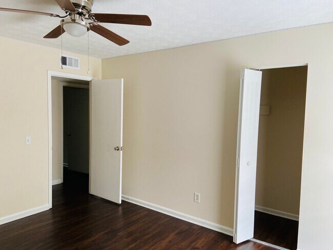 Building Photo - 3293 Abbeywood Dr