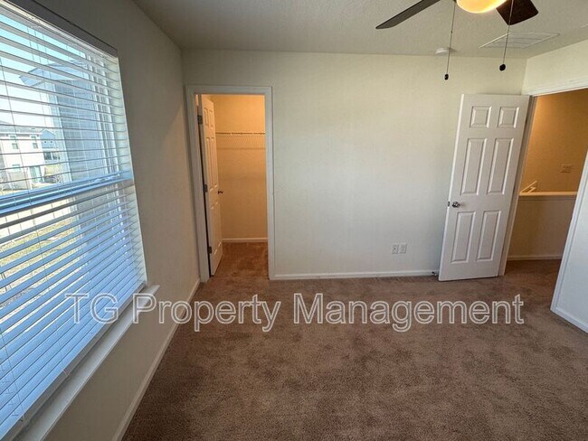 Building Photo - 9877 Fiddleback Ln