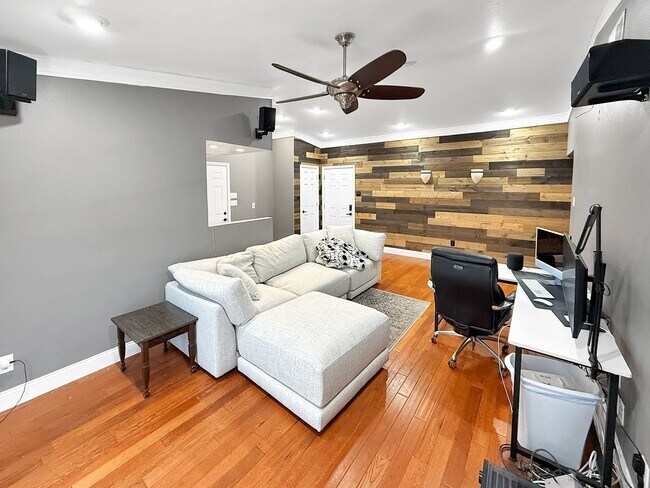 Building Photo - Your Contemporary Retreat in Garland, TX