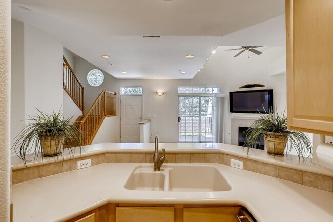 Building Photo - 1 MONTH FREE! Spacious & Light Filled 2-Be...